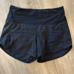 LULULEMON SPEED UP SHORTS. SIZE 4. HIGHRISE